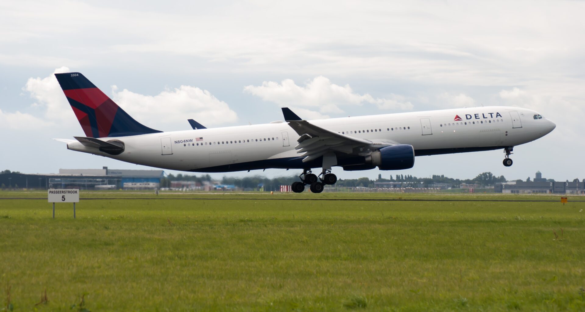In today’s world of travel, loyalty programmes are more than just perks they are gateways to better journeys. Copa Airlines’ ConnectMiles programme is designed to reward frequent flyers with flexibility, value, and a seamless travel experience. Whether you’re a seasoned traveller or planning your next getaway, ConnectMiles helps you unlock more from every trip.