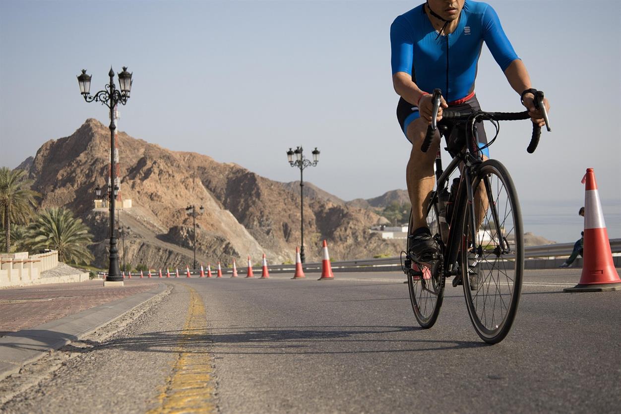 Cycling apparel is more than a layer between rider and weather—it is performance, comfort, and confidence woven together. Le Col has become a trusted name for cyclists who want kit designed by riders, for riders. Founded by ex-professional Yanto Barker, the brand combines technical innovation with a deep appreciation for the sport’s culture. This service review looks at how Le Col’s collections and community-first approach stand out in the competitive world of cycling gear.